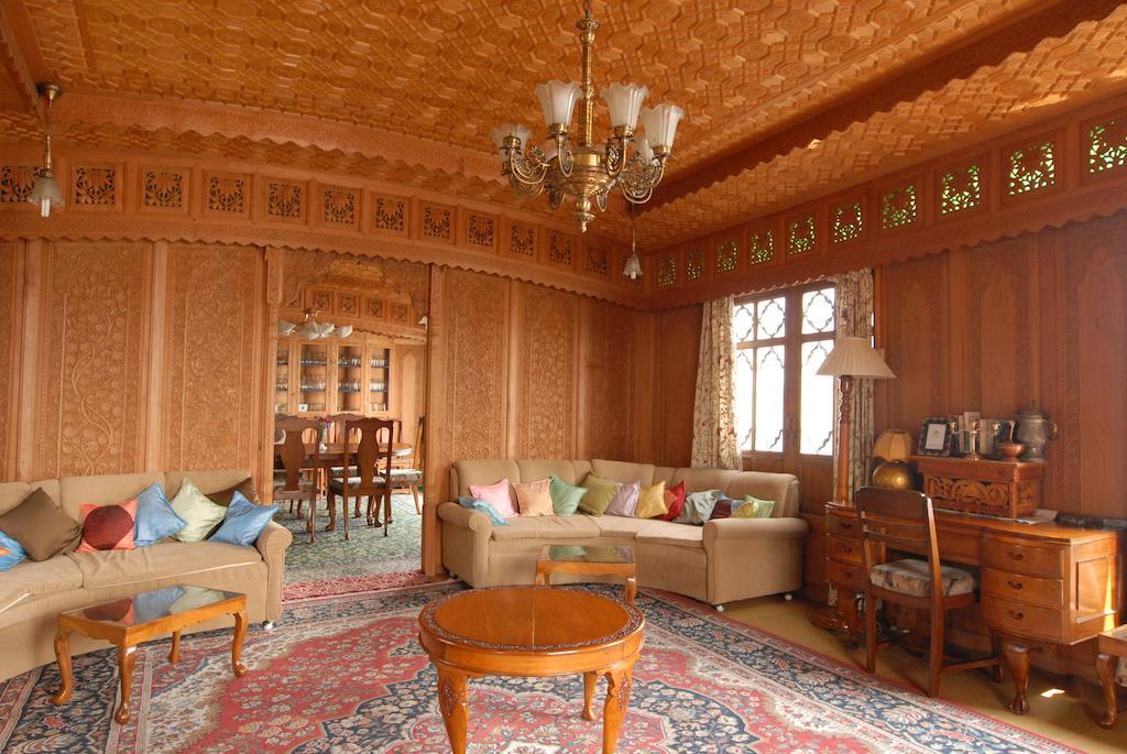 Khilona Luxury Heritage Houseboats Srinagar  Exterior photo